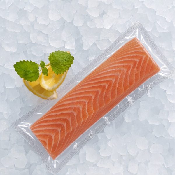 Atlantic salmon backloin 180g, vacuum packed on ice